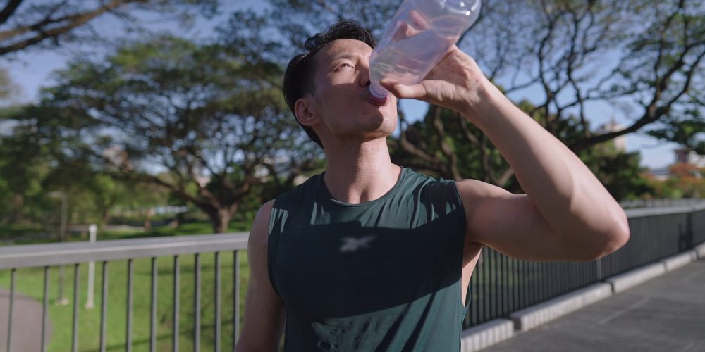 athlete_drinking_workout_nutrients athlete drinking workout nutrients