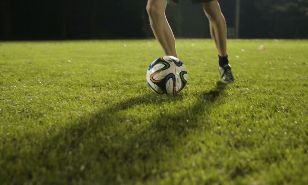 dribble-a-soccer-ball-SBI-350956475 (1) dribble-a-soccer-ball-SBI-350956475 (1)